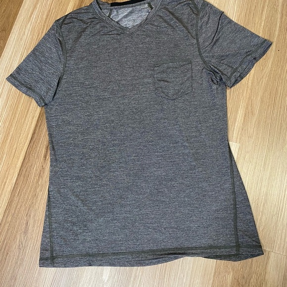 Lululemon Shirt Men Medium Grey V Neck Performance Gym Activewear Short Sleeve - Picture 1 of 6